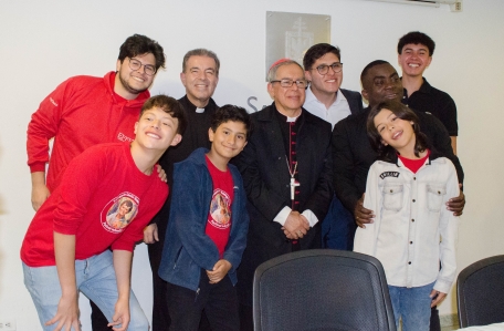 Mons. Luis Jose rueda y feligreses