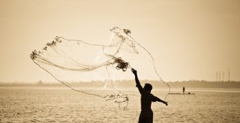 https://arquimedia.s3.amazonaws.com/63/ensenanza-domingo/pescador-redjpg.jpg